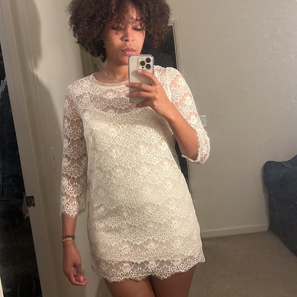 Lace dress - Picture 2 of 8